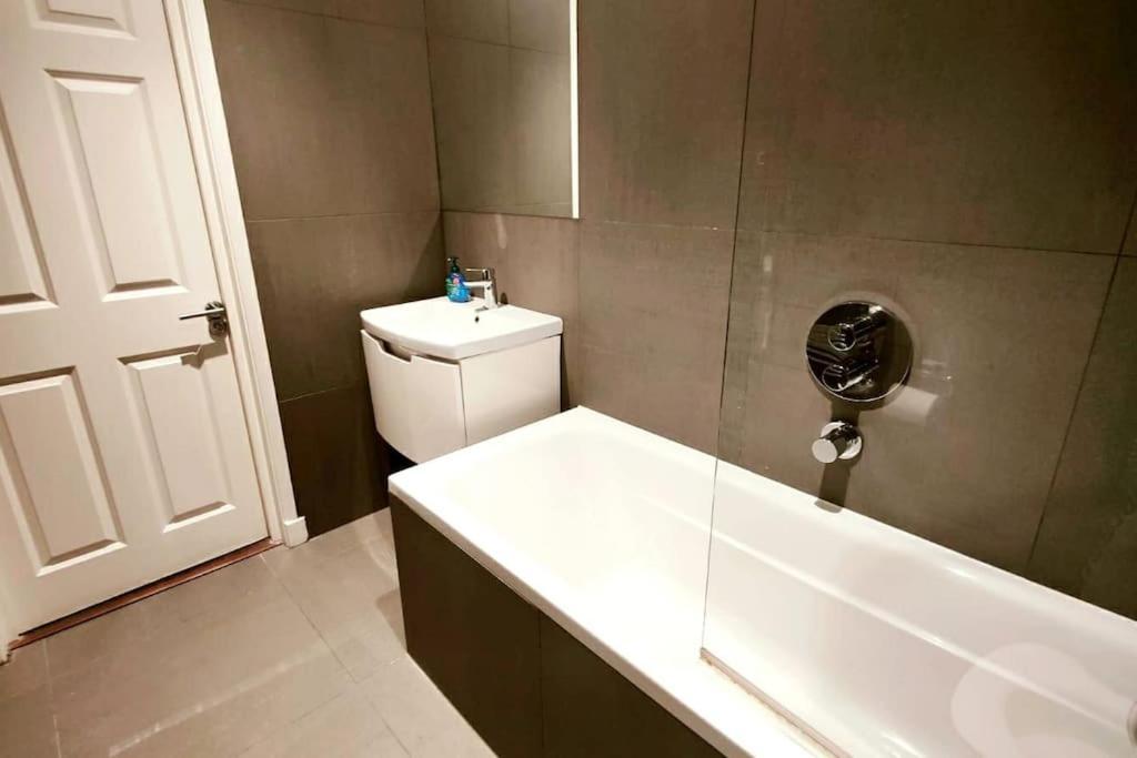 شقة Aldgate Flats In E1. لندن المظهر الخارجي الصورة