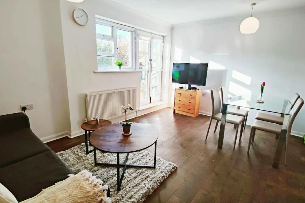 شقة Aldgate Flats In E1. لندن المظهر الخارجي الصورة